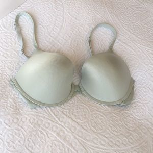 Full coverage Victoria secrete bra